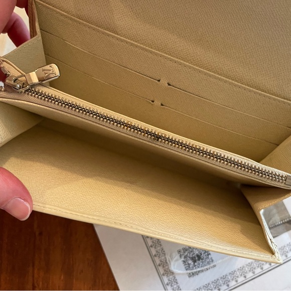 Louis Vuitton Cream and Gold Wallet with Chain Strap Eli Sarah - Picture 6 of 16